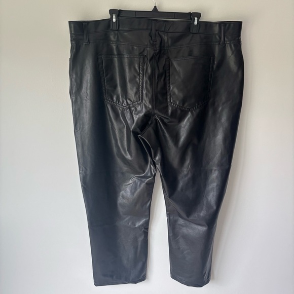 Abercrombie & Fitch The 90s Straight Ultra High Rise Faux Leather Pant Black - Picture 8 of 11